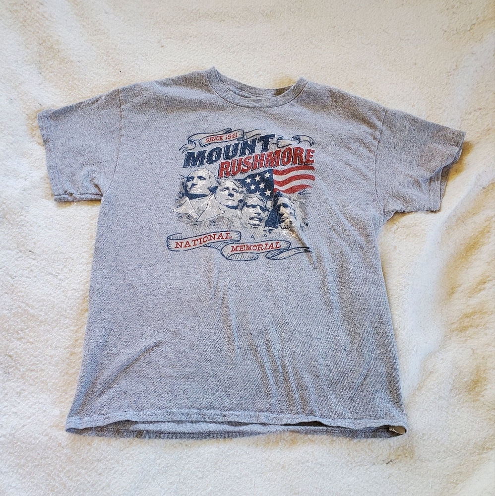 Mount Rushmore National Memorial T-Shirt, Youth Sz L
